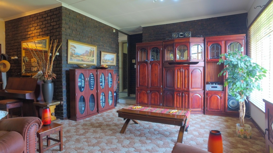 4 Bedroom Property for Sale in Safari Gardens North West